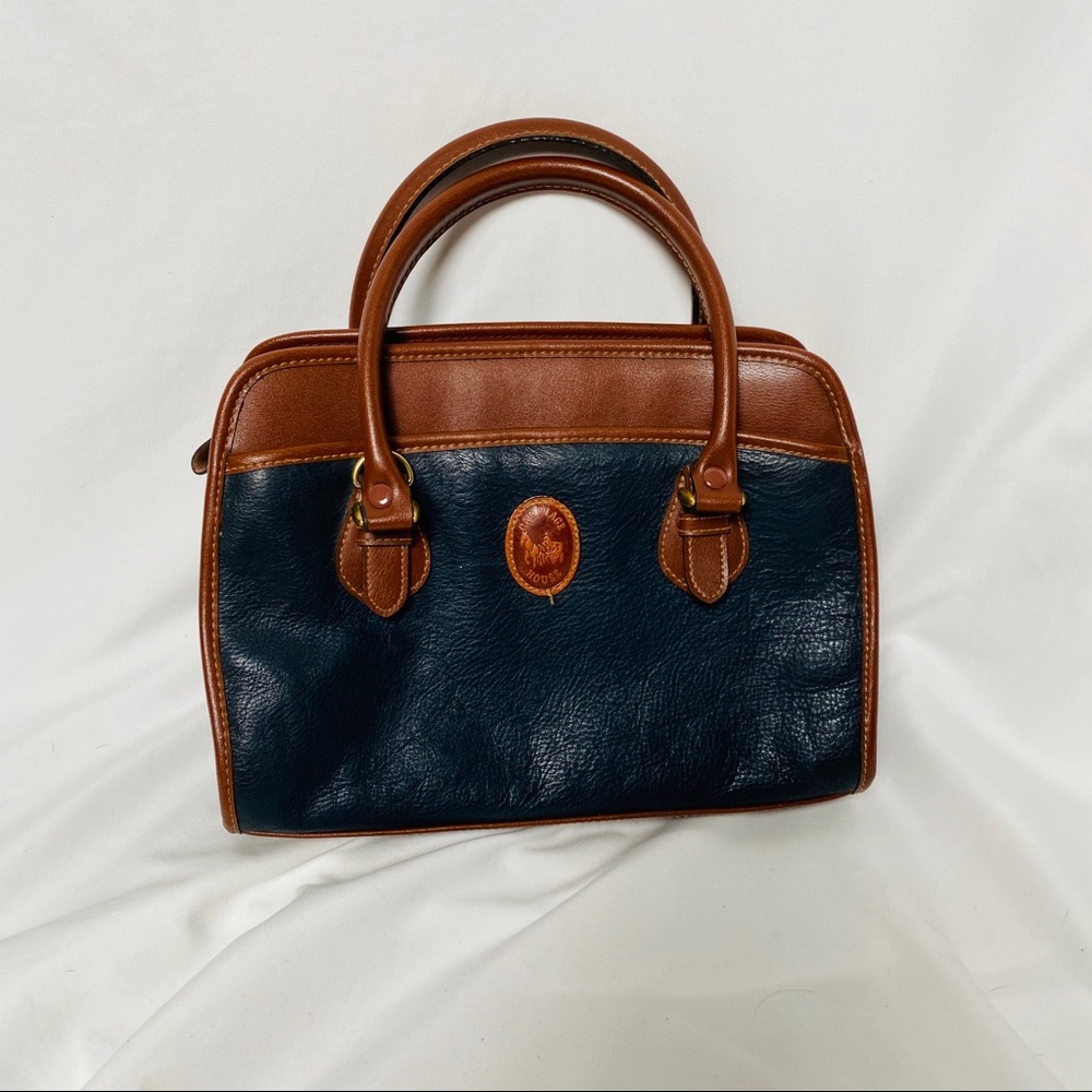 🌎Vintage  carriage house handbag